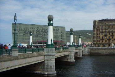 San_Sebastian_Puente_Kursaal.JPG